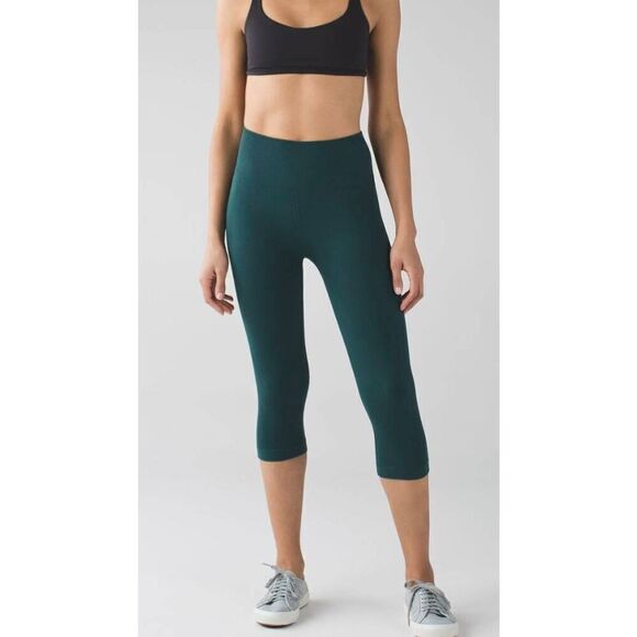 LULULEMON ATHLETICA Flow & Go Crop in Deep Green Size 4 - Picture 1 of 6